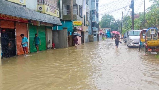 এবার বৃষ্টির পানির নিচে সিলেট